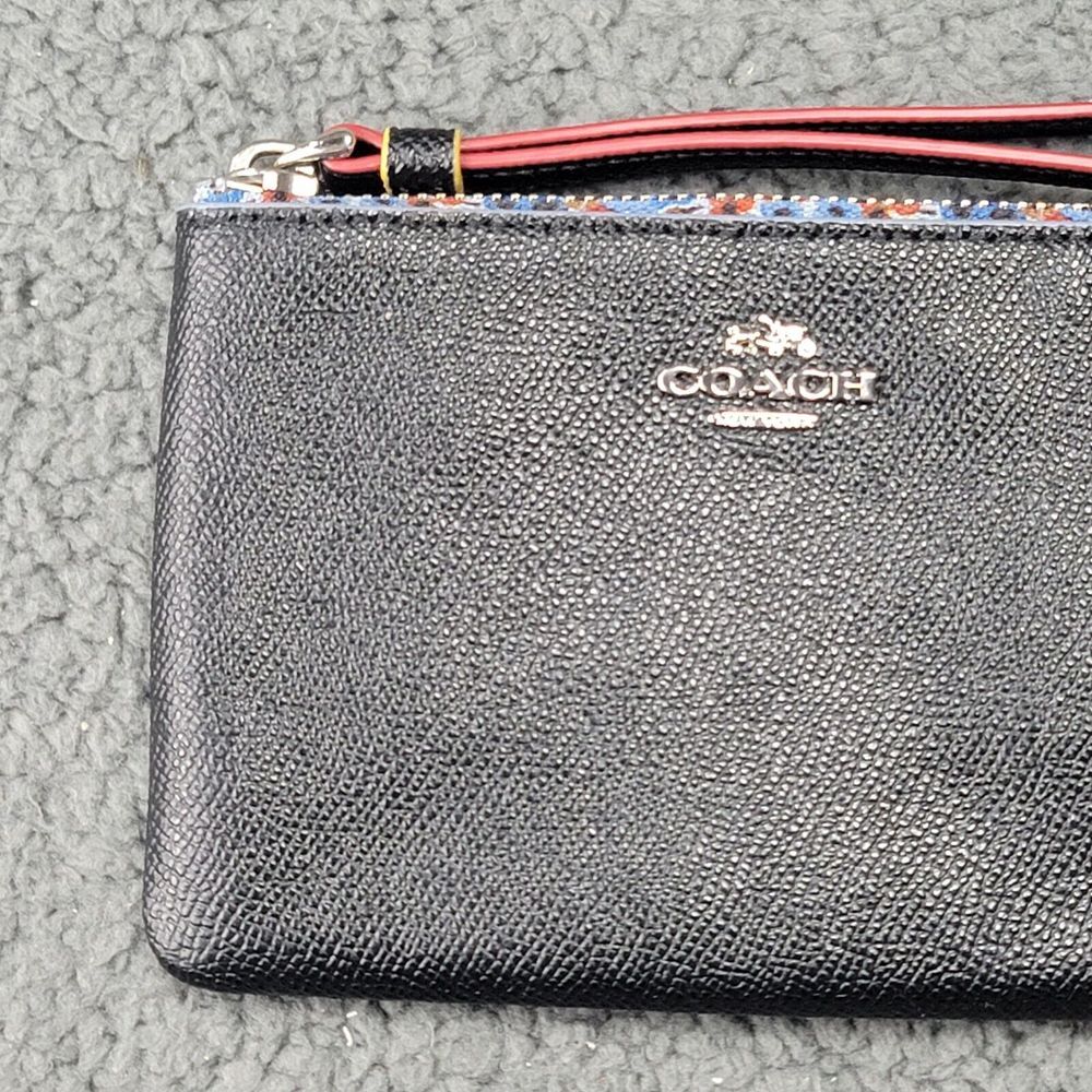 Coach Wristlet Black Pebbled Leather Floral Trim Zip Around Wallet Clutch 22790 - Picture 3 of 12